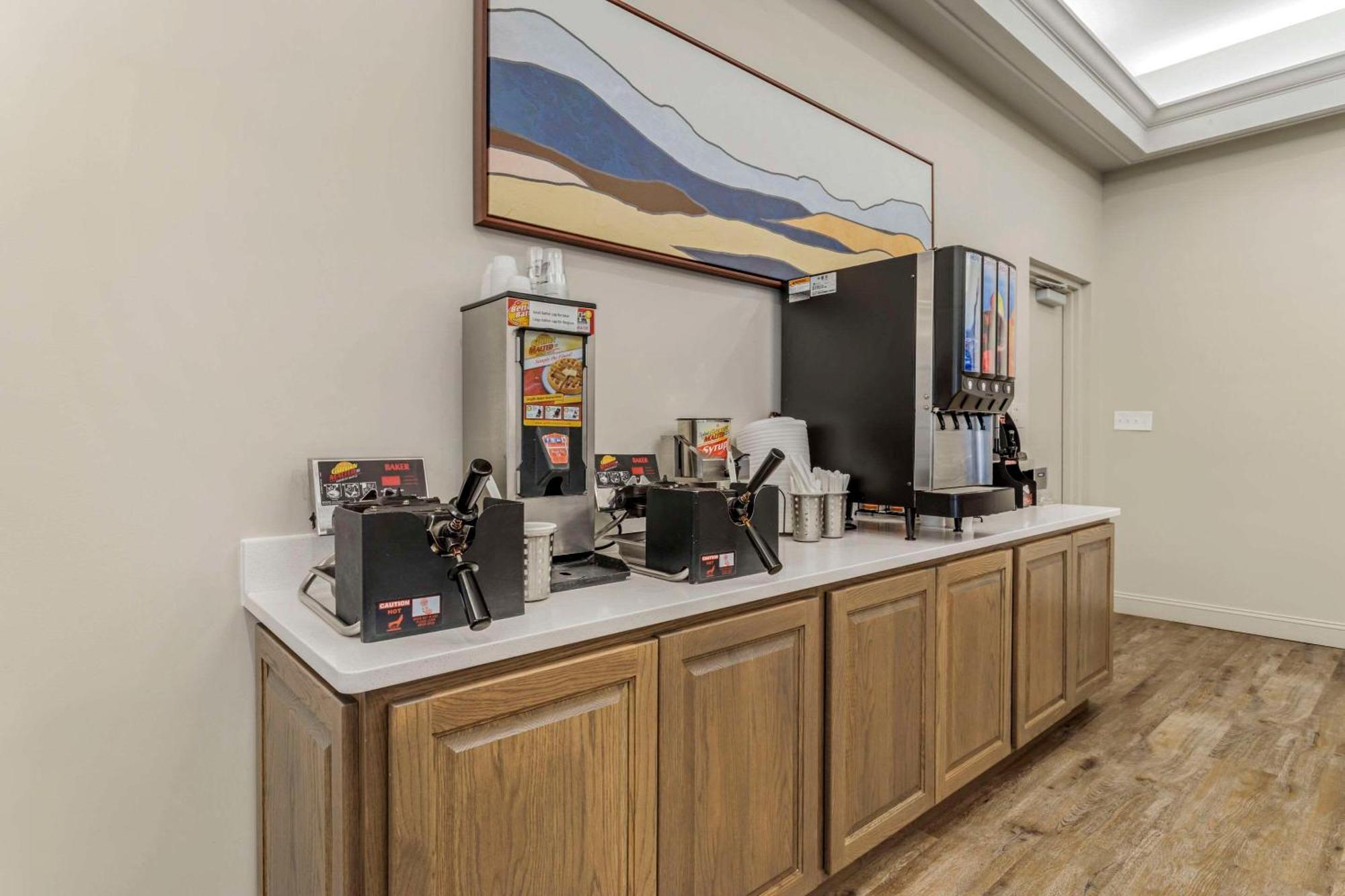 Leconte Hotel & Convention Center, Ascend Hotel Collection Пиджен Фордж Екстериор снимка